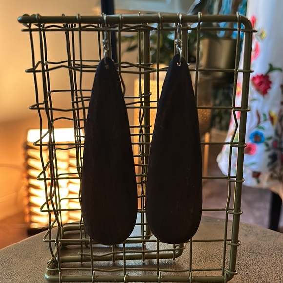 Large wooden statement earrings - Picture 3 of 4